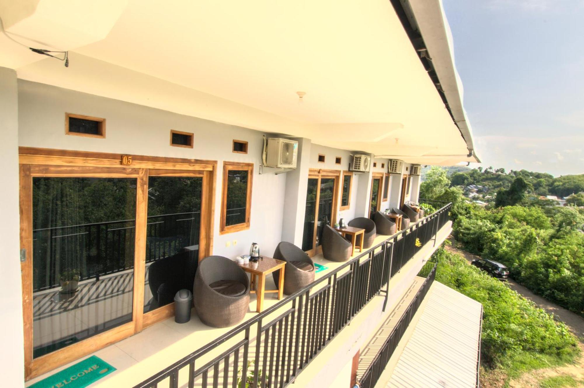 Hotel Bonne Nuit Labuan Bajo Exterior foto