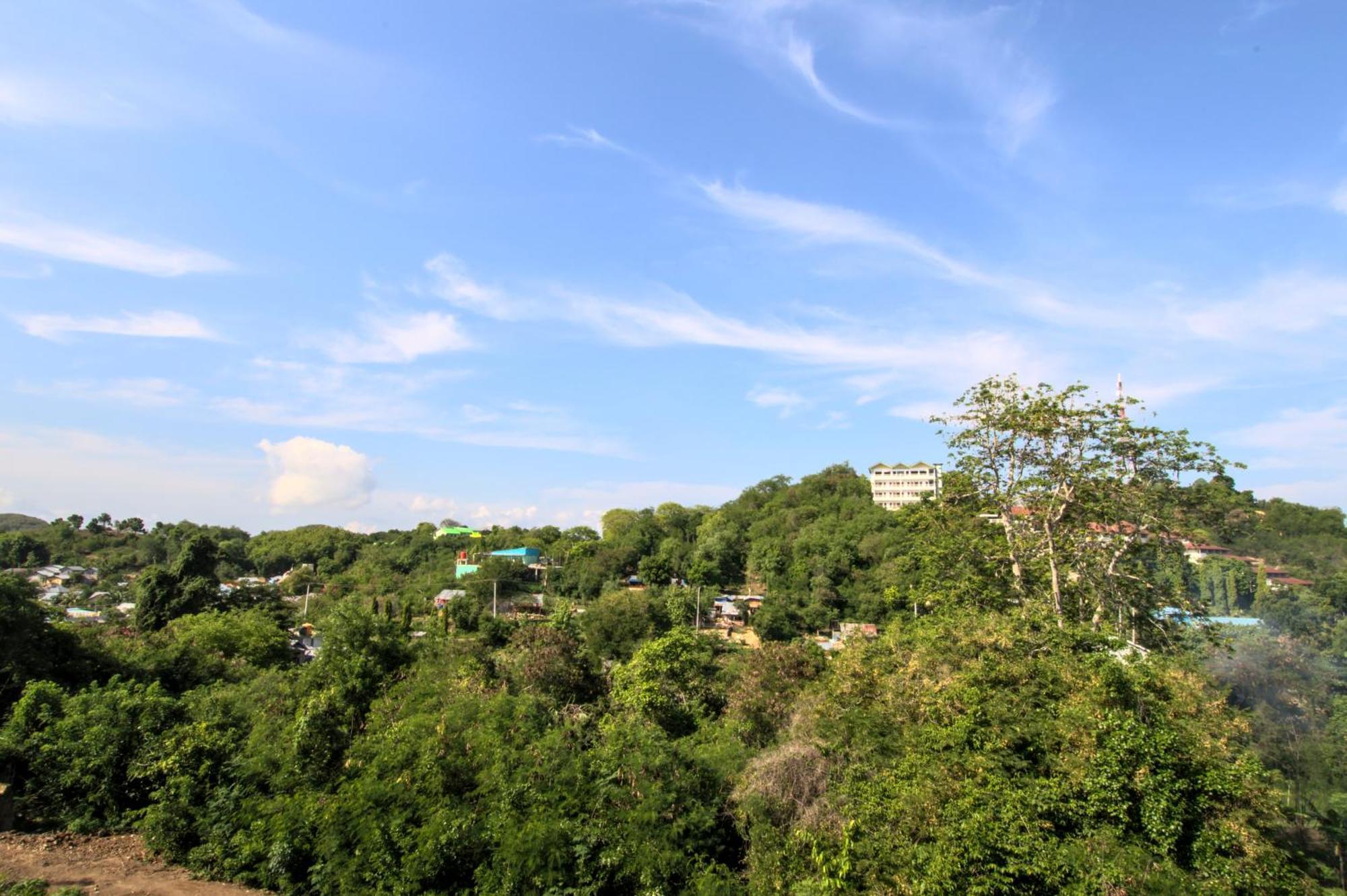 Hotel Bonne Nuit Labuan Bajo Exterior foto