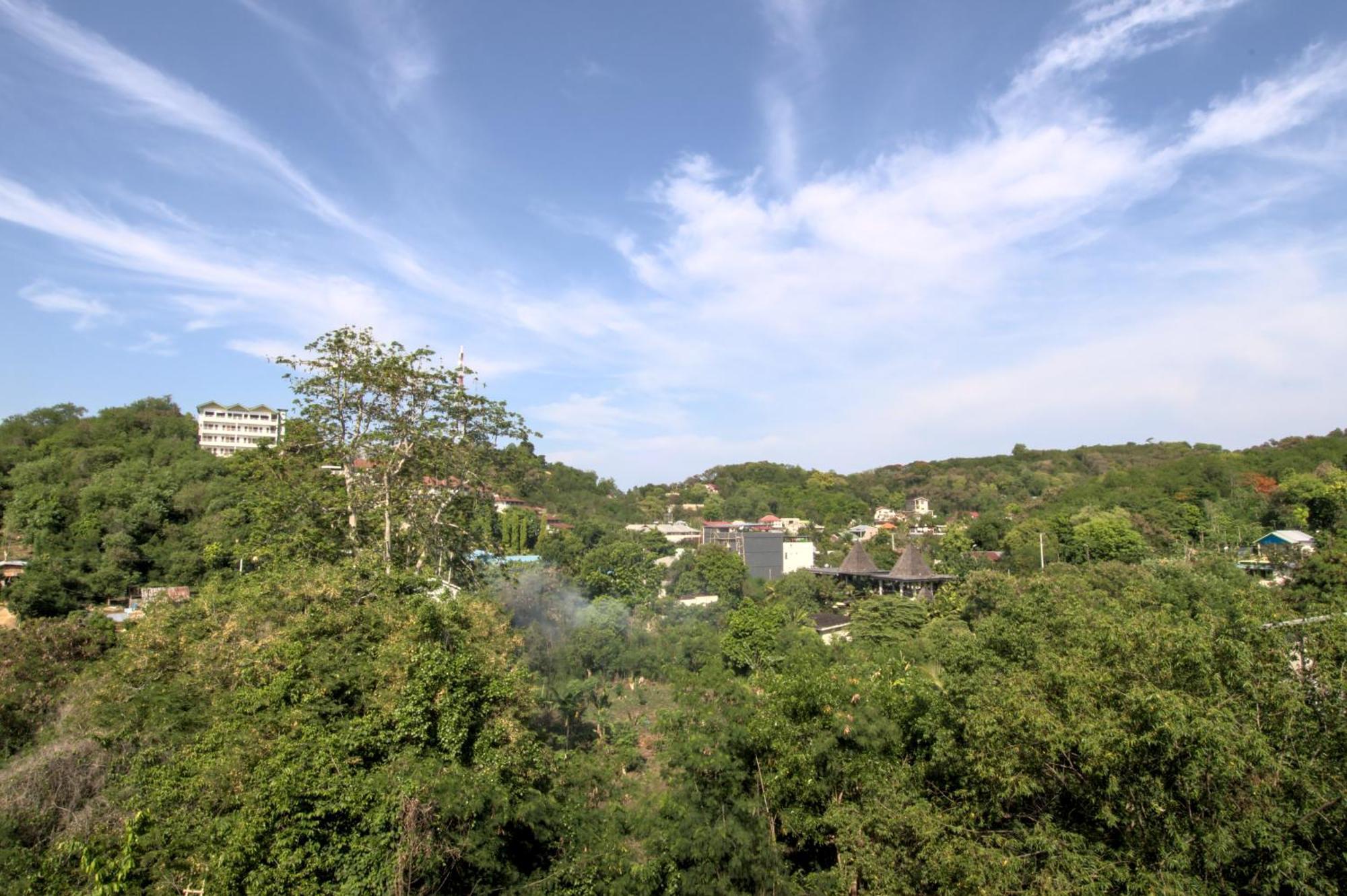 Hotel Bonne Nuit Labuan Bajo Exterior foto