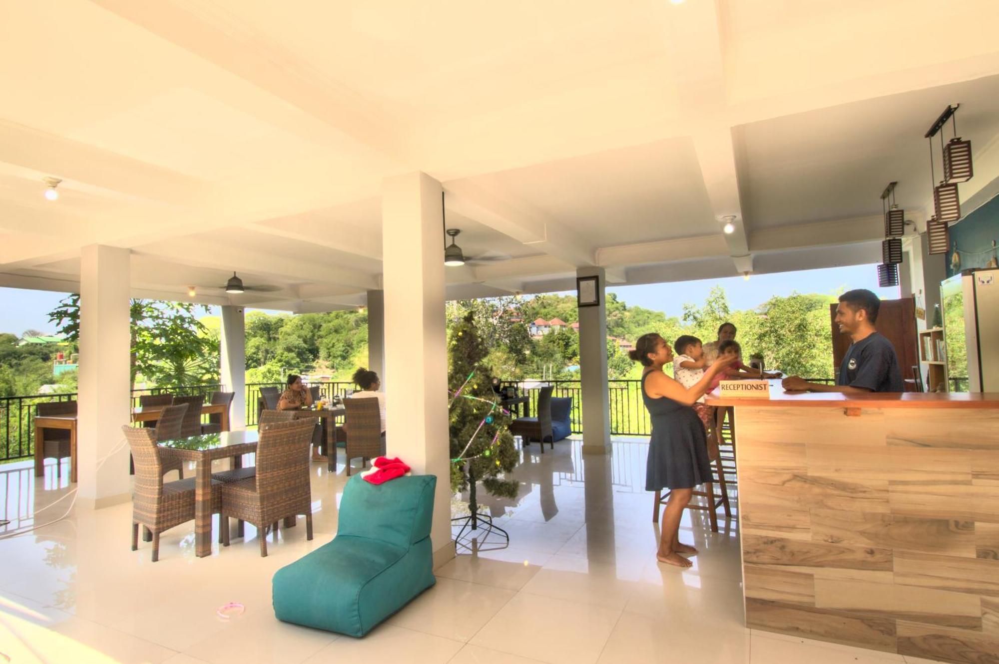 Hotel Bonne Nuit Labuan Bajo Exterior foto